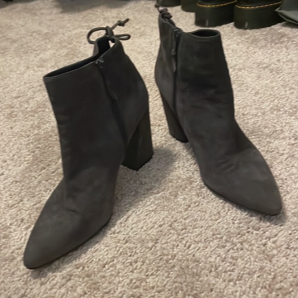 Stuart Weitzman Grey Suede Ankle Boots Size 10 - Picture 10 of 13